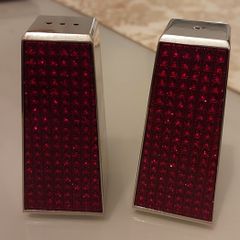 salt n pepper shakers