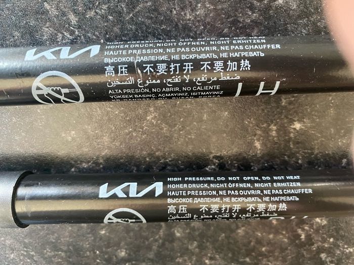 Kia Sportage 2026 boot struts and latch