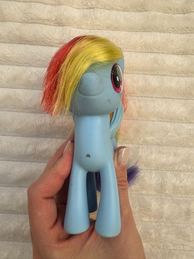 Hasbro 2016 G4 My Little Pony The Movie Rainbow Dash Brushable Hair approx. 6 Inches Dirty Damaged Her hair in some kind of glue Please see photos