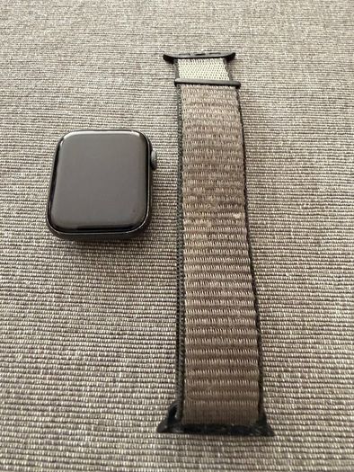 Apple Watch Series 5 44mm Space Gray Aluminium - Fully Working