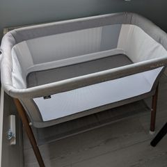 Freestanding Baby Crib with Shelf (Like New Condition)