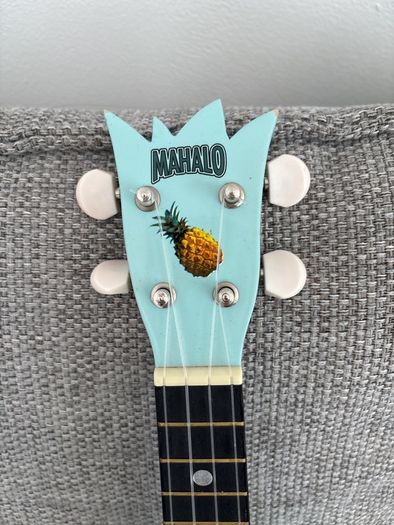 ukulele like new