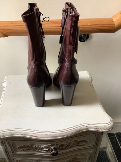 Zara boors, new, size 6