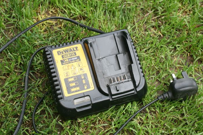Dewalt DCB115 10.8-18v XR Lithium ION Battery Charger