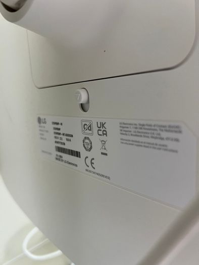 LG UHD monitor 27"
