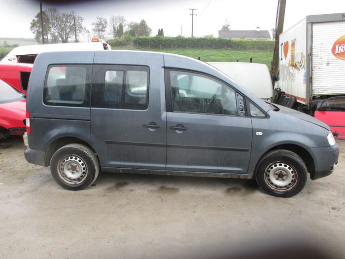 vw caddy 1.4 petrol 7 seater BREAKING
