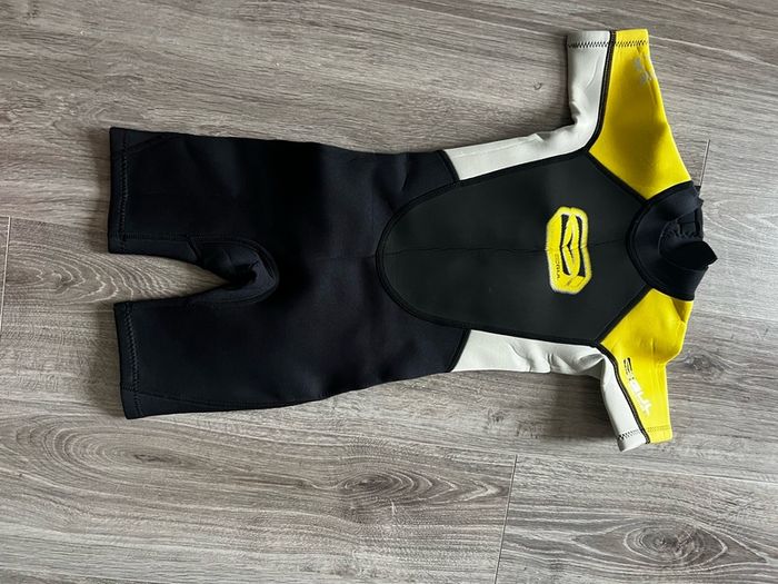 Wetsuit boys or girls 5,6,7,8 years