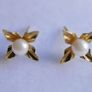 Vintage Solid 9ct Yellow Gold 375 Pearl Stud Earrings, Flower Style 0,9g Image 3