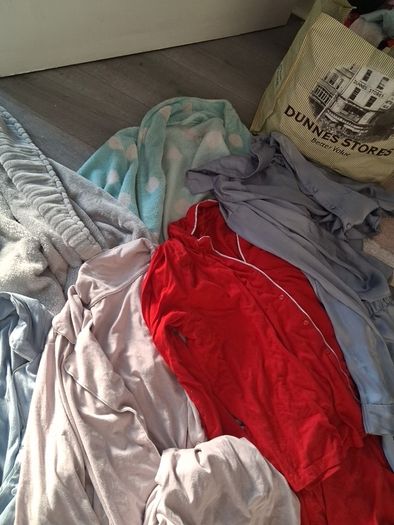 2 dressing gowns and 4 sets pjs