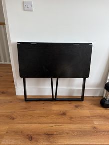 Foldable desk