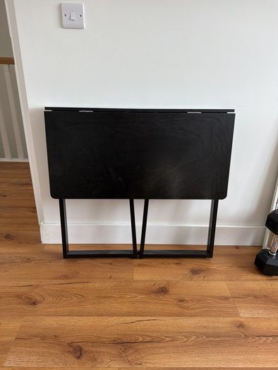 Foldable desk