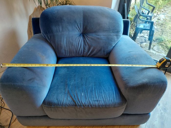 Lovely (FREE!) Blue armchair