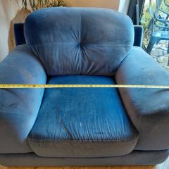 Lovely (FREE!) Blue armchair