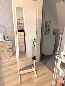 jewellery mirror