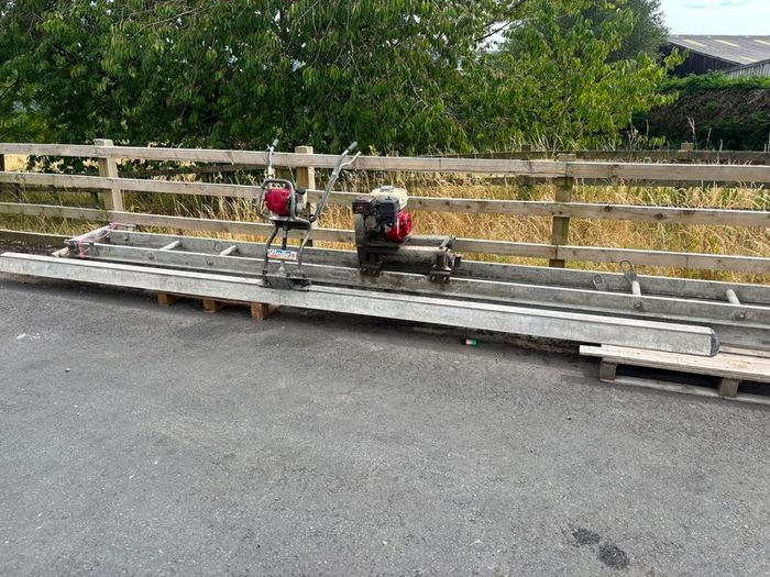 Petrol Driven Concrete Screeds And 1 X 110v Vib Un
