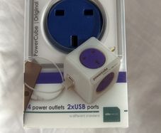 Adaptor PowerCube takes power supply and usb