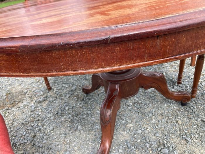 Round dining table and 6 chairs