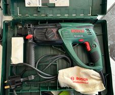 Bosch PBH 3000 FRE   Combi hammer - hammer drill. 750w impact power 2,8j close to new condition.