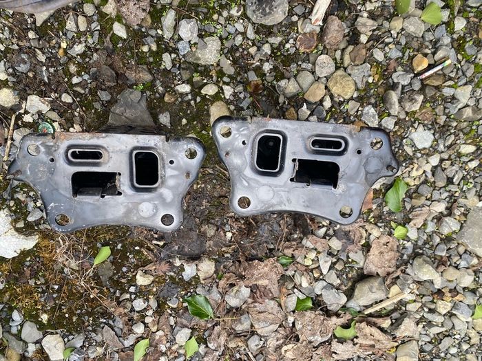 Lexus IS220D 2007 front bumper crash support brackets