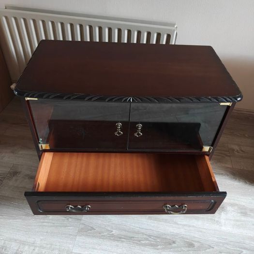 Vintage Mahogany-Style TV Stand / Media Cabinet (On Wheels)