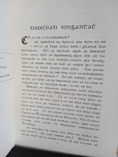 Leabhar na n-iongantas by Richard Haliburton. Translated by Padraig O' Moghrain (HQ153)