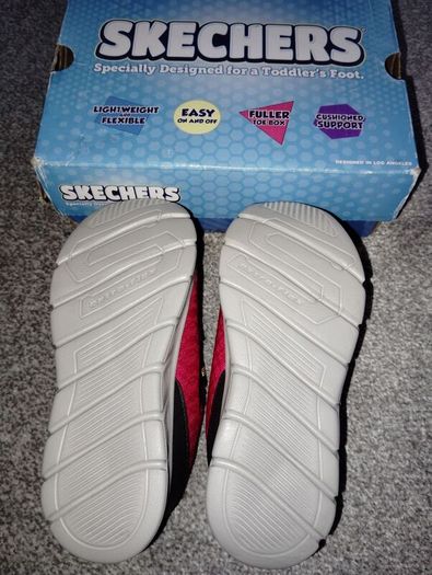 New.Skechers boys shoes.UK 10.EUR 27