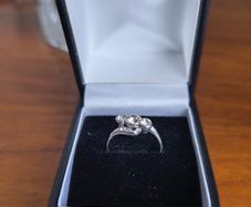 9ct Gold Ring with Gemstone Twist Setting