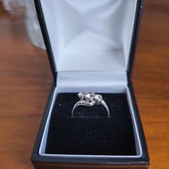 9ct Gold Ring with Gemstone Twist Setting