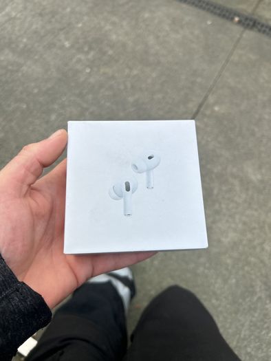 AirPods Pro mag charging case like new in box