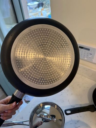 Pans, pots, kitchen utensils