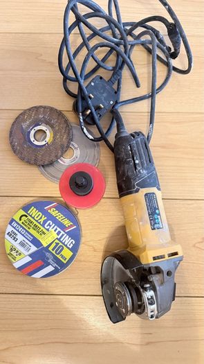 Dewalt Dwe4156-qs - Angle Grinder 900w 115mm