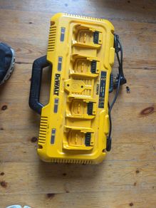 dewalt battery 4 port charger
