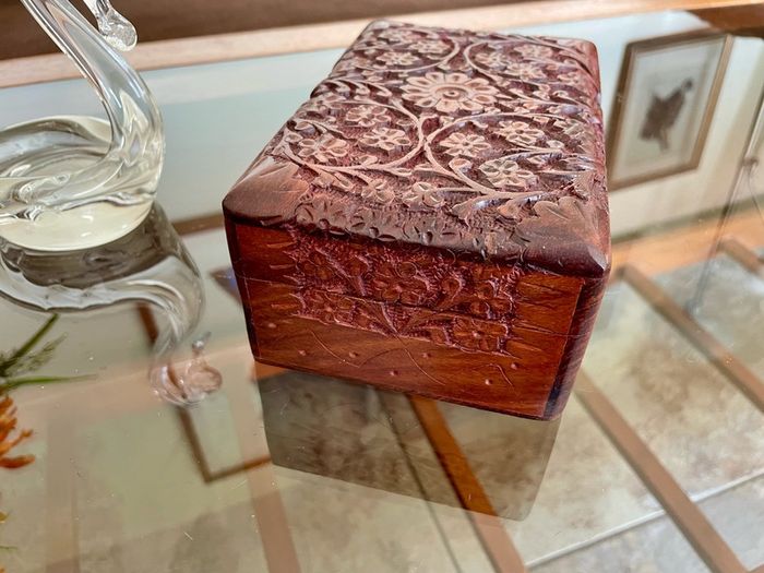 Vintage Indian Floral Design Hand Carved Sheesham Rose Wood Jewellery Keepsakes Box