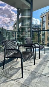 2 Outdoor Big Chairs + Table