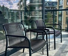 2 Outdoor Big Chairs + Table