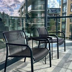 2 Outdoor Big Chairs + Table