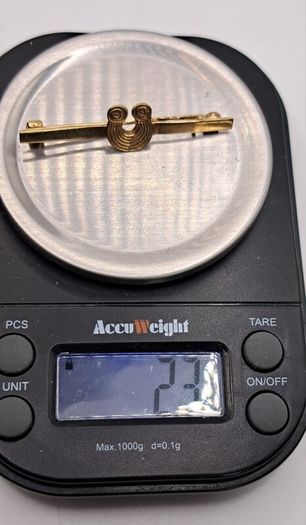 9 ct yellow gold brooch