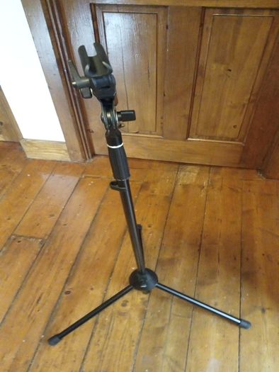 Microphone stand