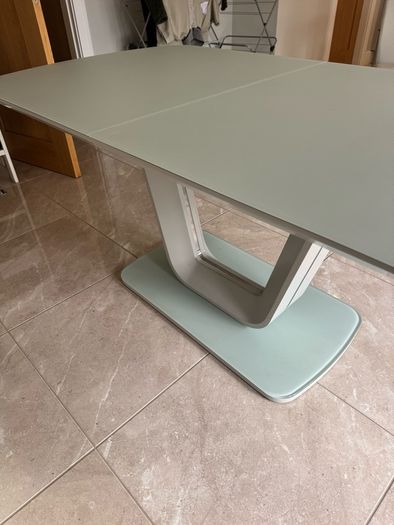 Extendable table