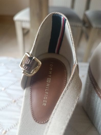 Tommy Hilfiger beige canvas straw wedges sandals latest fashion 4 4.5 5? New