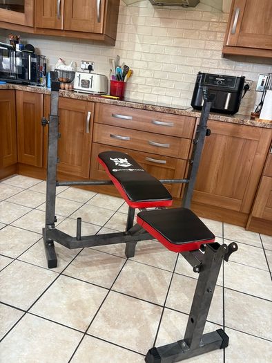 Cheap Gym Weightlifting Bench.