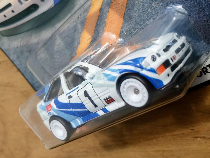 Hot Wheels Premium '93 Ford Escort RS Cosworth