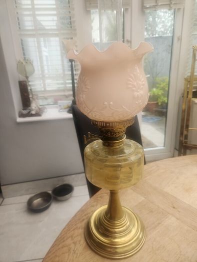 Victorian duplex oil lamp. working .