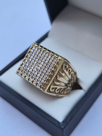 18K Gold And Diamond Ring