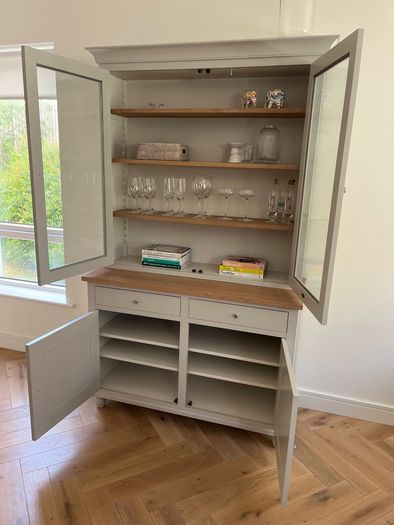 Neptune Dresser
