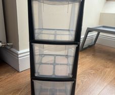 ALDI Small plastic containers