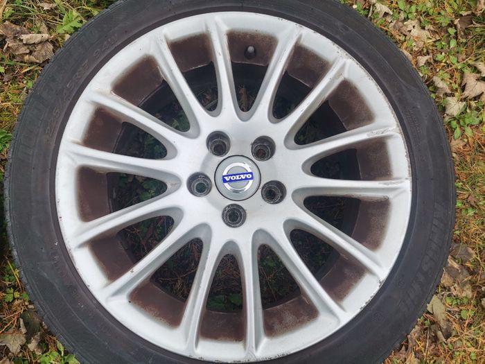 Set of 4 Volvo 17-inch alloy wheels