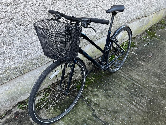 Ridgeback City Bike with Basket and mud guards