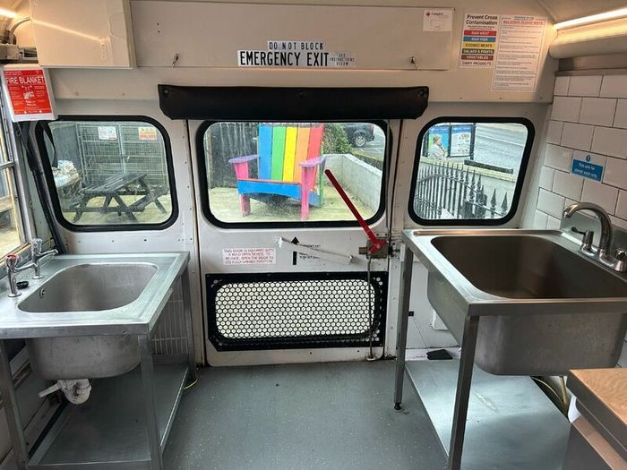 Fully Equipped American School Bus  Static Food/B