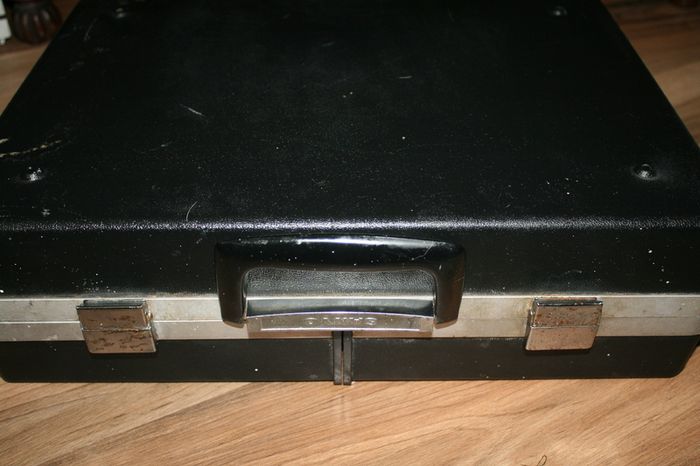 Vintage Sanyo Portable Briefcase Stereo Music Centre MODEL G - 2615N (in working order)